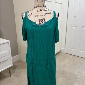 Casual Emerald Green cold shoulder dress - RUNS SMALL (more like a Medium)